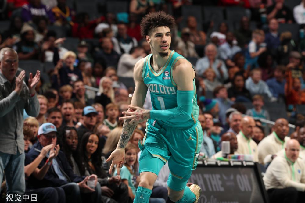 在后防线增 在后防线增